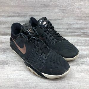 NIKE training tennis shoes